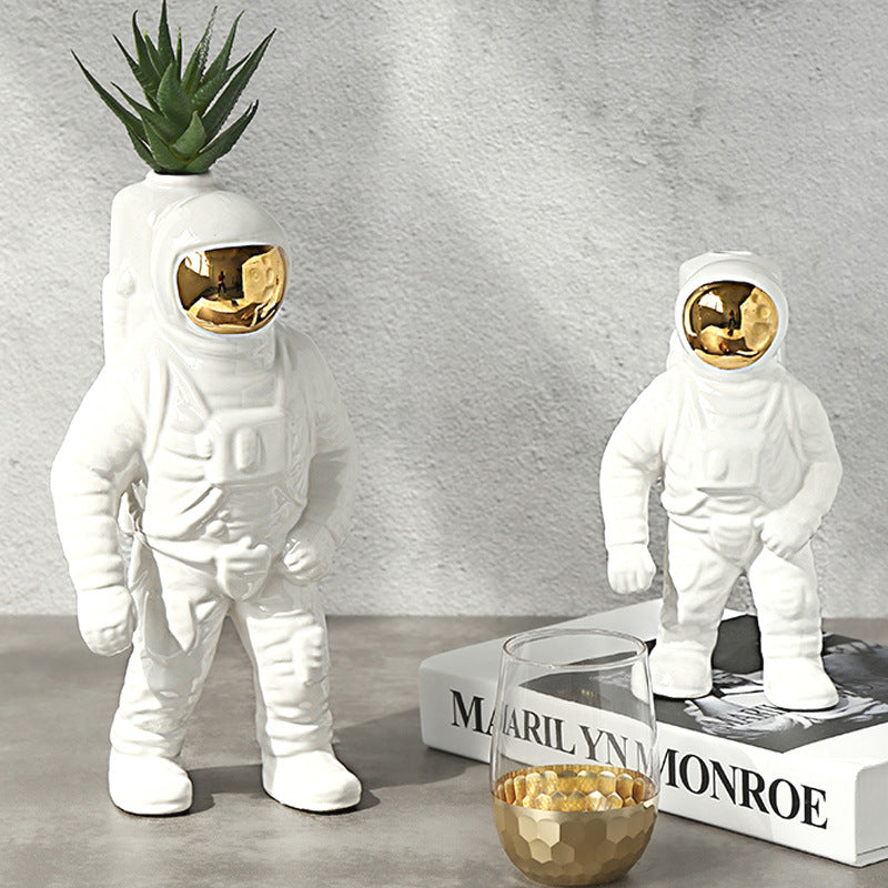 Spaceman Vase - offbeatabode