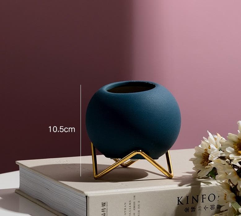 Round Planter With Gold Holder - offbeatabode