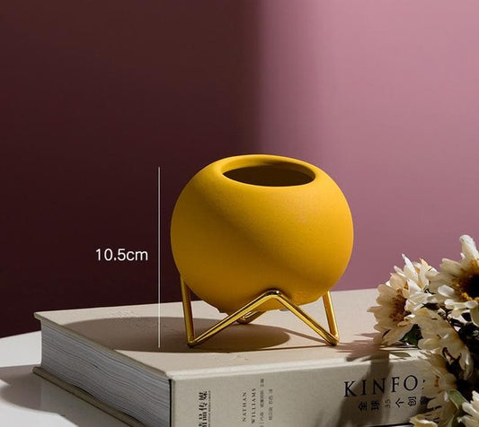 Round Planter With Gold Holder - offbeatabode